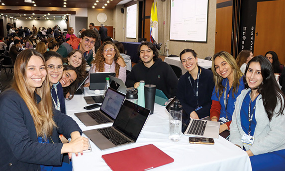 El pasado 20 de abril en el Auditorio Félix Restrepo, S.J. se realizó el Workshop de Inteligencia Artificial: ¿Extinción o Innovación?, un espacio organizado por La Facultad de Medicina de la Pontificia Universidad Javeriana.